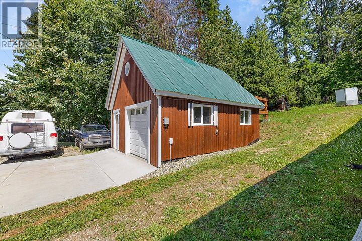 Property Photo:  1524 Russel Avenue  BC V0B 2B0 