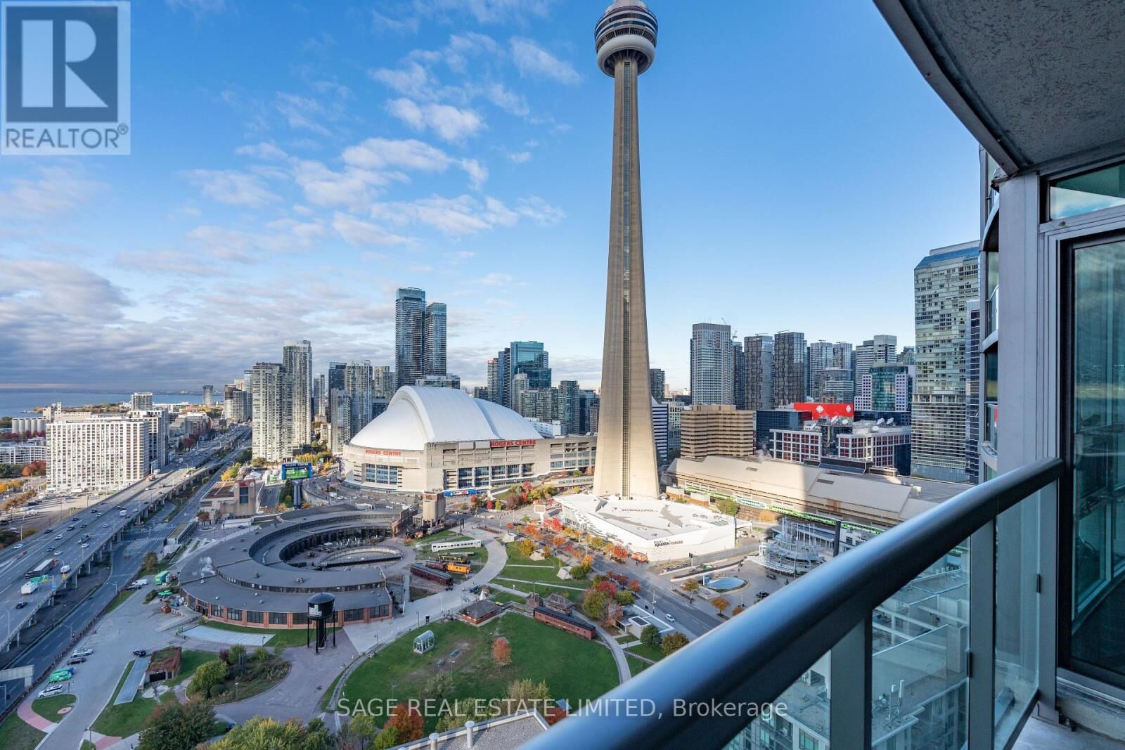 Property Photo:  19 Grand Trunk Crescent 3712  ON M5J 3A3 