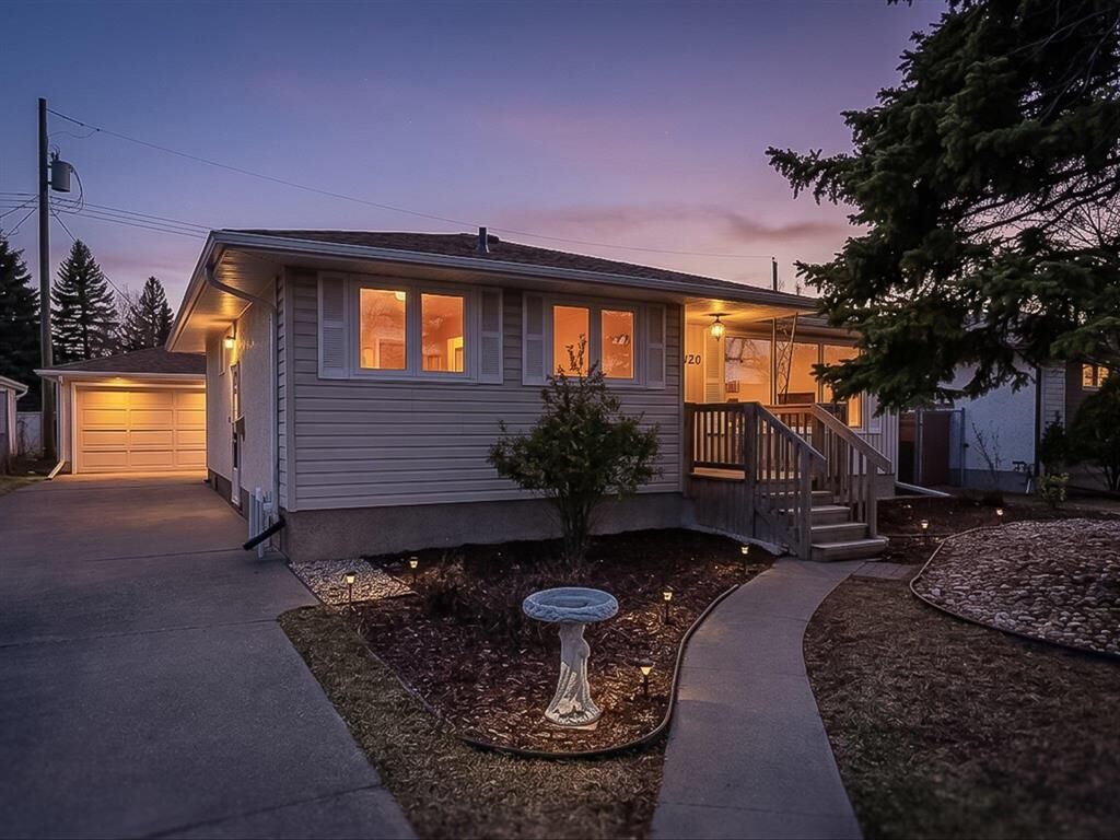 Property Photo:  120 Ridley Place  MB R2Y 1E6 