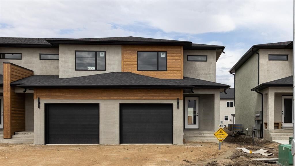 Property Photo:  69 Kootenay Way  MB R5G 2Y1 