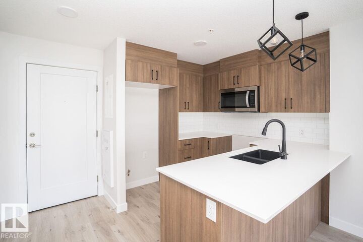 2225 44 Avenue NW 204 — photo 1