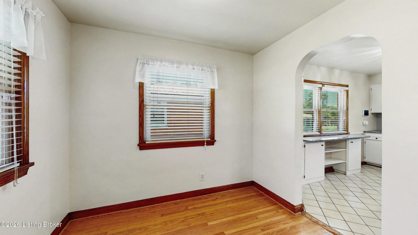 Property Photo:  4906 Paramount Dr  KY 40258 