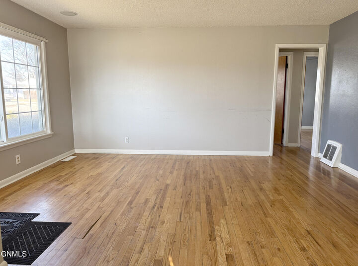 Property Photo:  1301 N 12th Street  ND 58501 