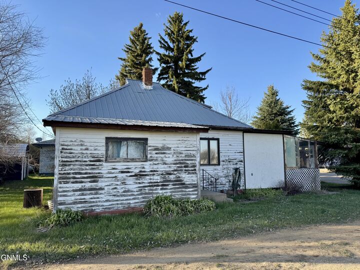 Property Photo:  108 Montana Street  ND 58529 