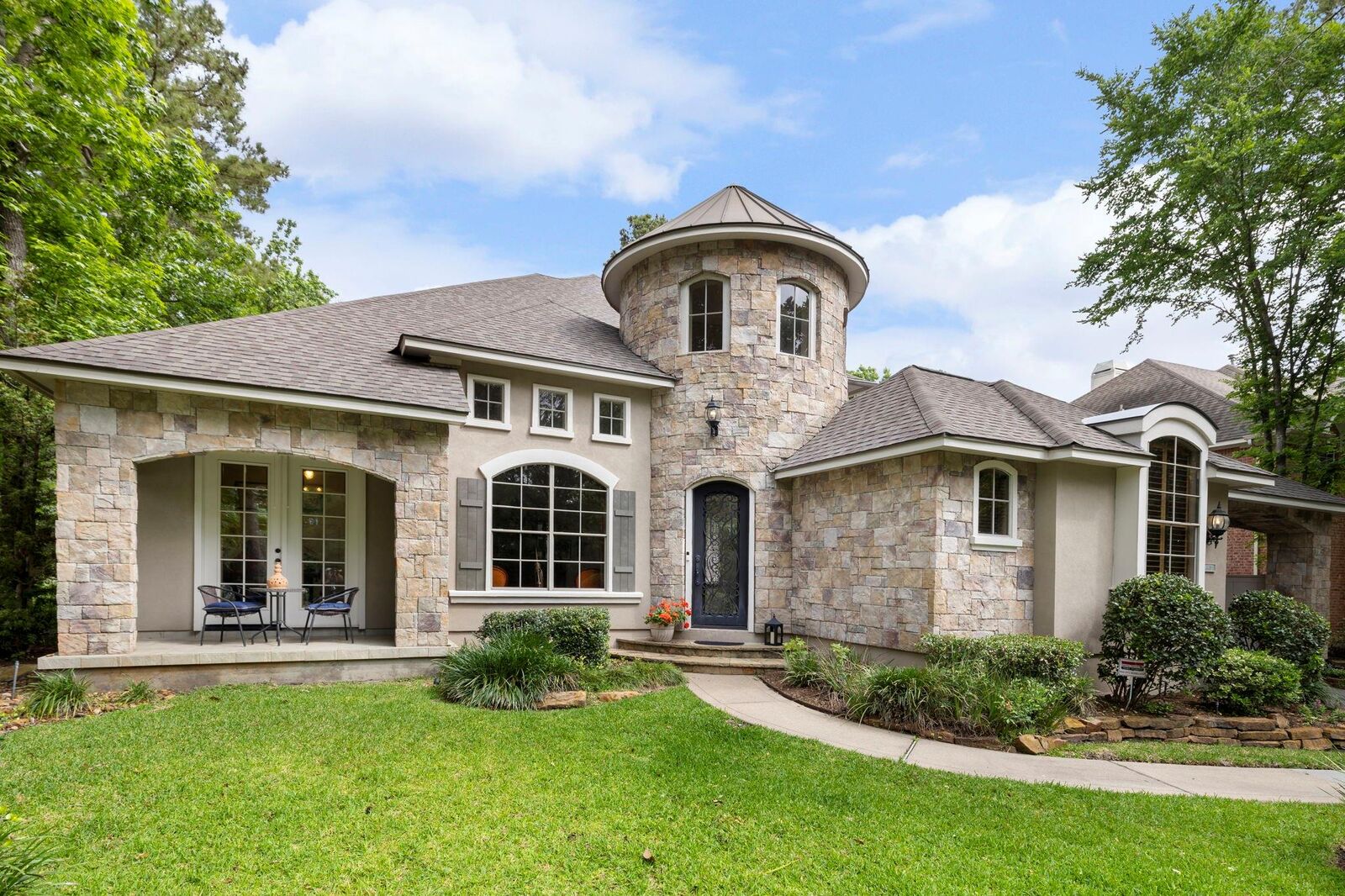 Property Photo: 107 E Mirror Ridge Circle TX 77382