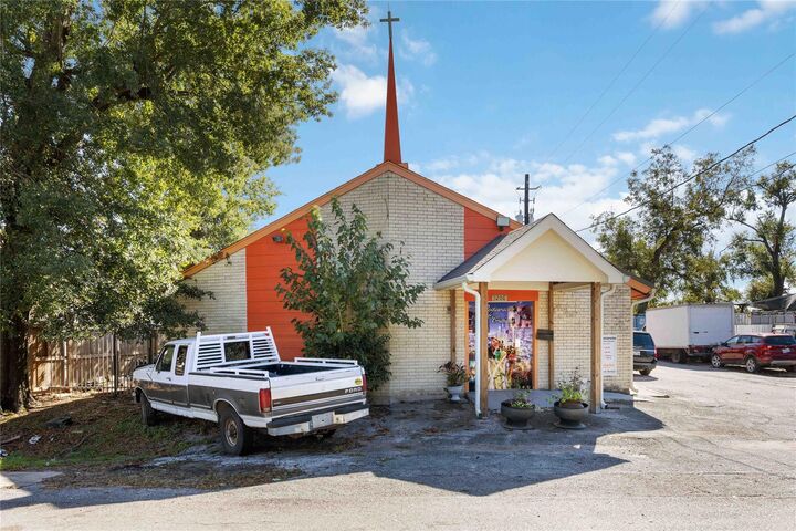 Property Photo:  5208 Noble Street  TX 77020 