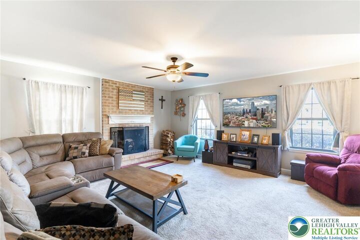 Property Photo:  2785 Rolling Green Place  PA 18062 
