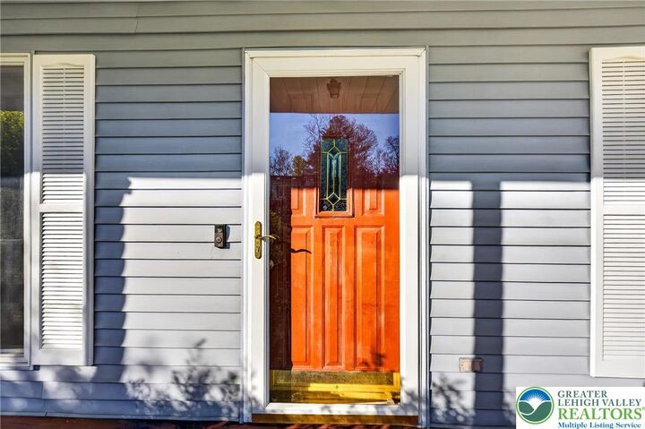 Property Photo:  18 Lenape Trail  PA 18343 