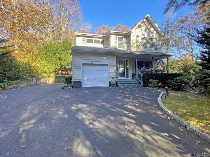 Property Photo:  64 Glen Road  NY 11933 
