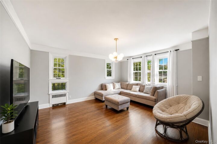 Property Photo:  137 Morsemere Terrace 1  NY 10703 