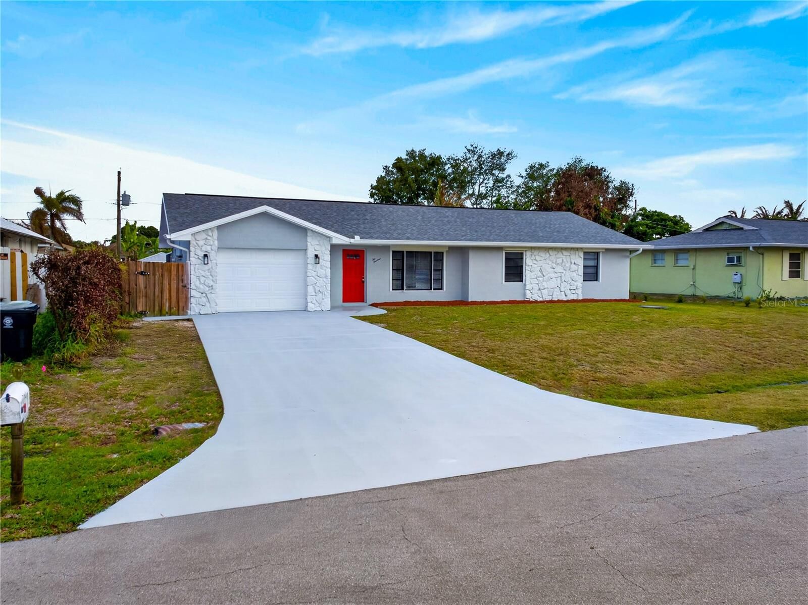 Property Photo:  214 SE Duval Avenue  FL 34983 