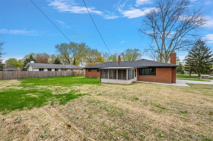 Property Photo:  6141 Paramus  MI 48346 2435 