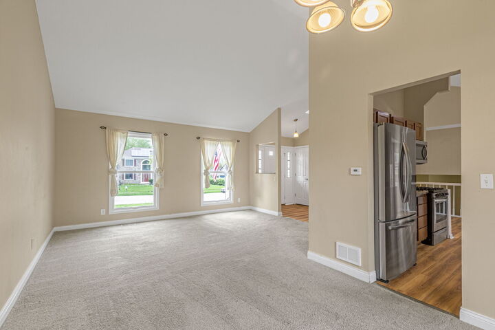 Property Photo:  6 Cambridge Court  IL 60013 