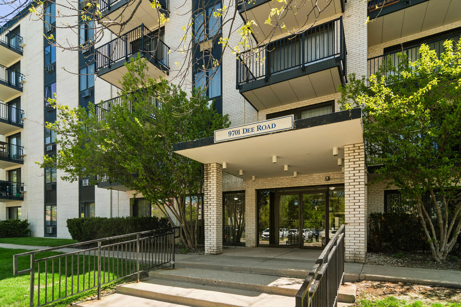Property Photo: 9701 N Dee Road 6N IL 60714
