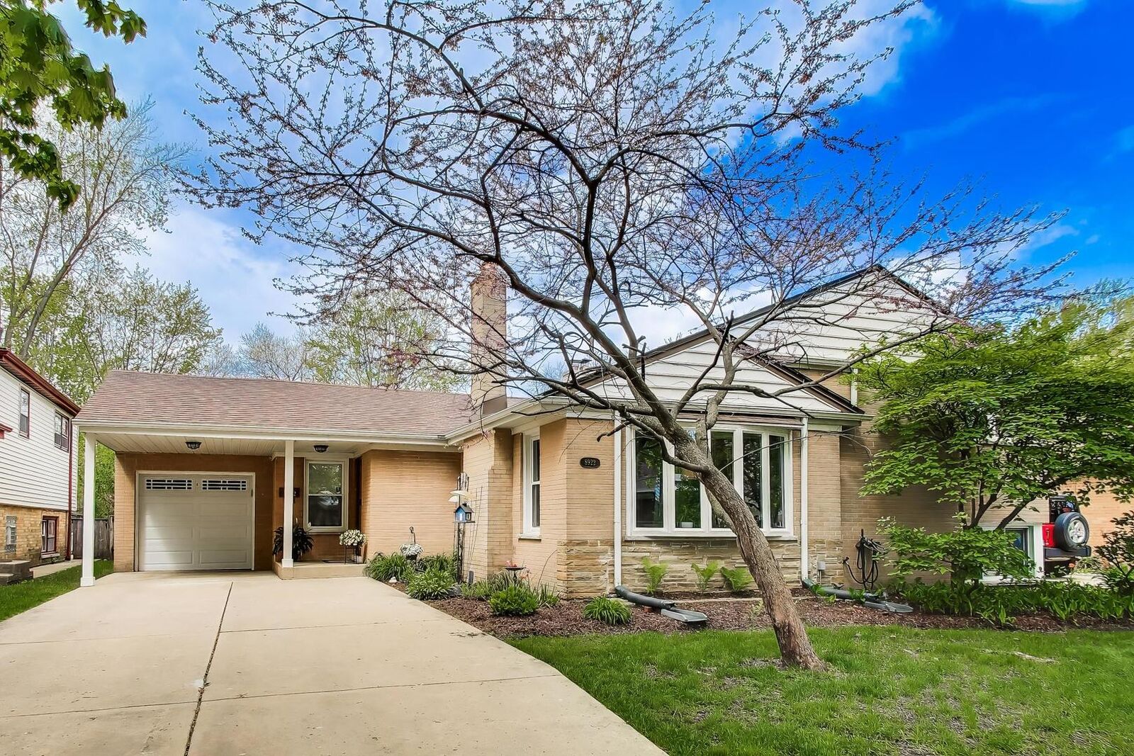 Property Photo: 8922 Ewing Avenue IL 60203