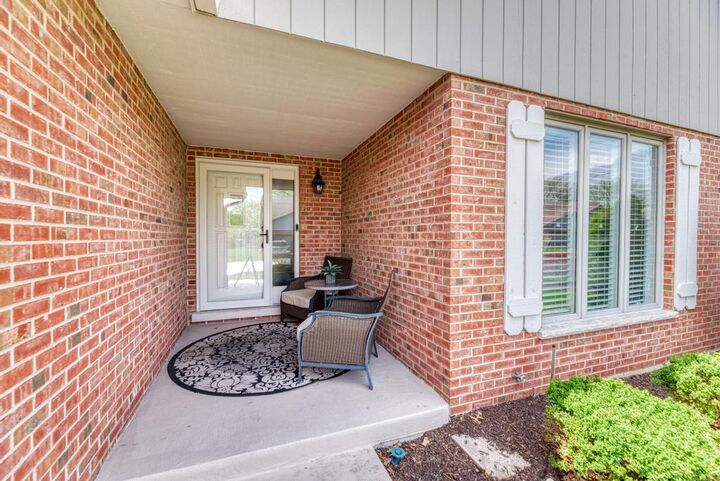 Property Photo:  42 Royal Lane  IL 60108 
