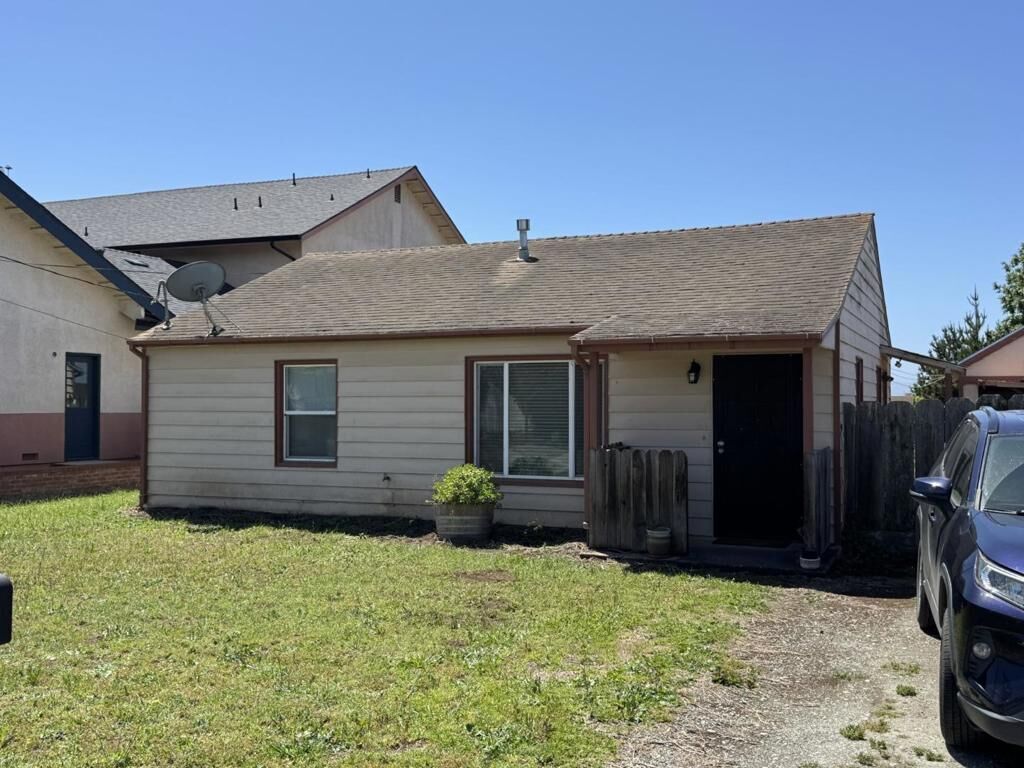 Property Photo:  