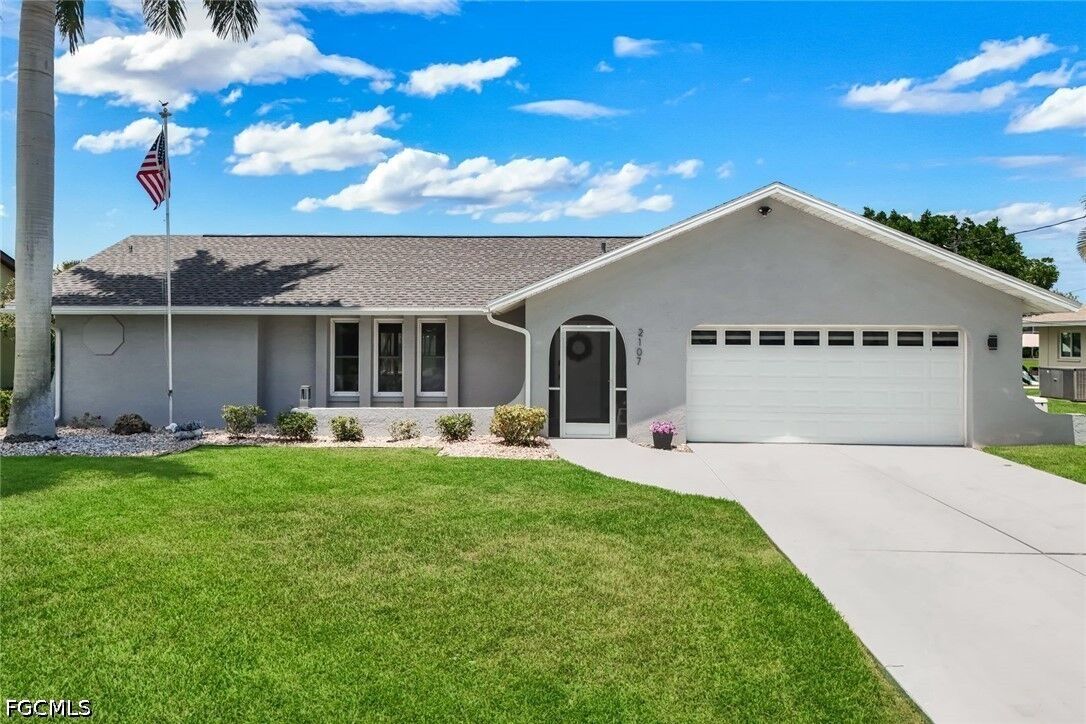 Property Photo:  2107 SE 25th Terrace  FL 33904 