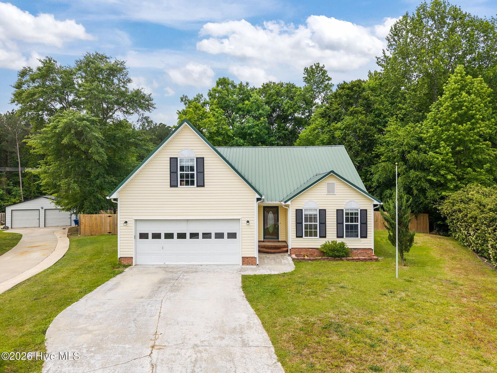 Property Photo:  405 W Regent Court  NC 28546 
