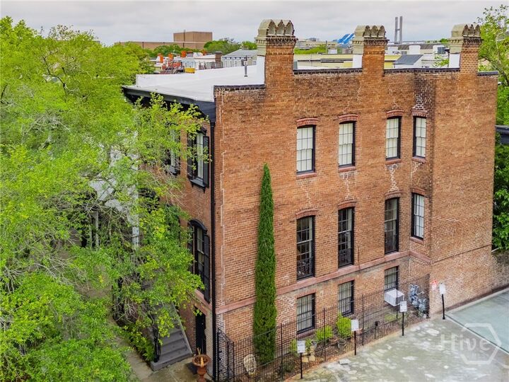 Property Photo:  10 W Liberty Street  GA 31401 