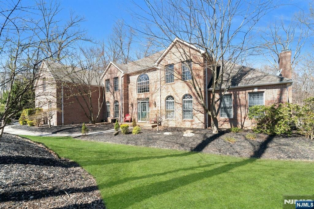 Property Photo:  13 Greenfield Hill  NJ 07871 