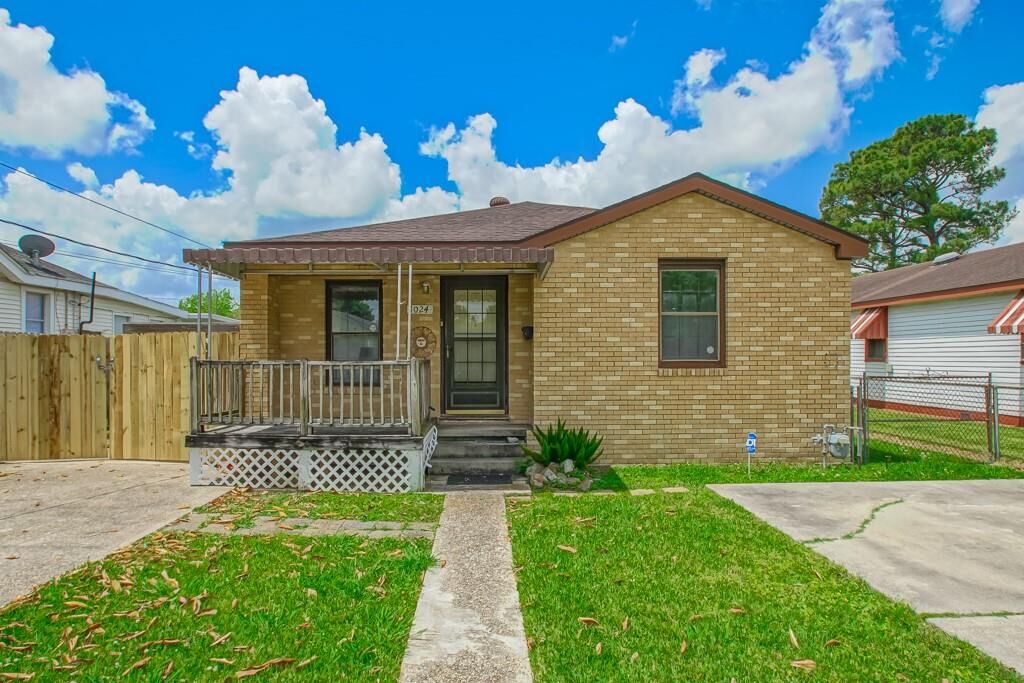 Property Photo: 1024 Gaudet Drive LA 70072