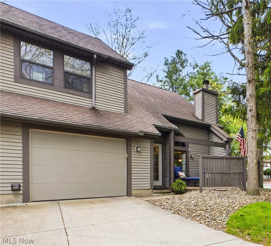 Property Photo:  1323 Red Tail Hawk Court 3  OH 44512 