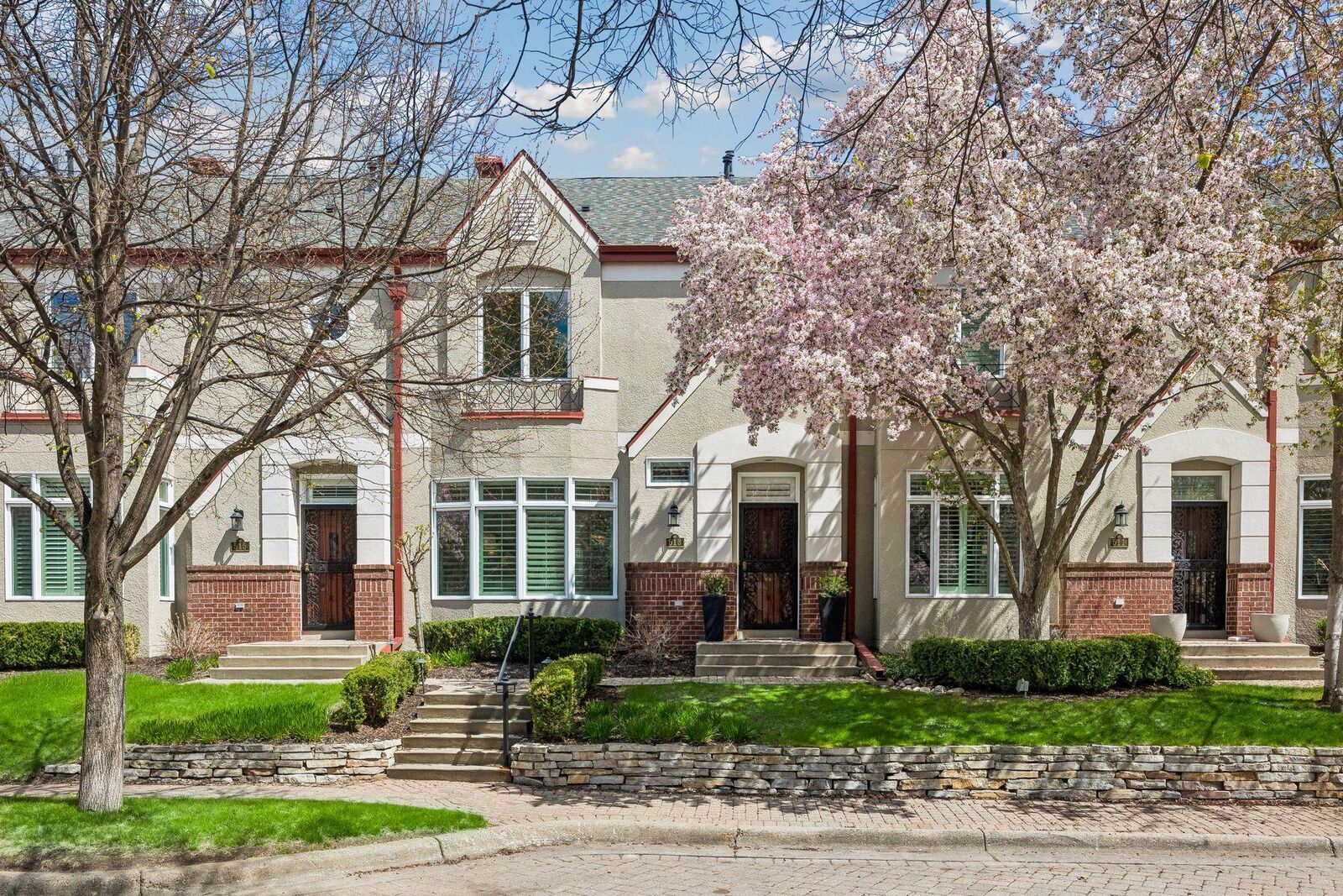 Property Photo:  513 Coventry Lane  MN 55435 