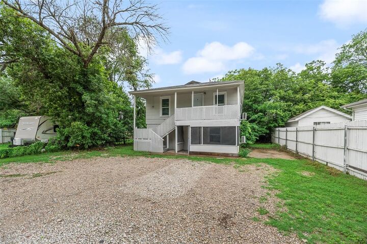 Property Photo:  821 Bond St Street  TX 76114 