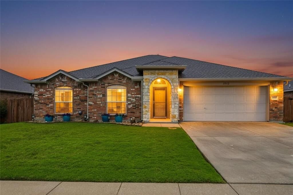 Property Photo: 5312 Malibu Street TX 76244