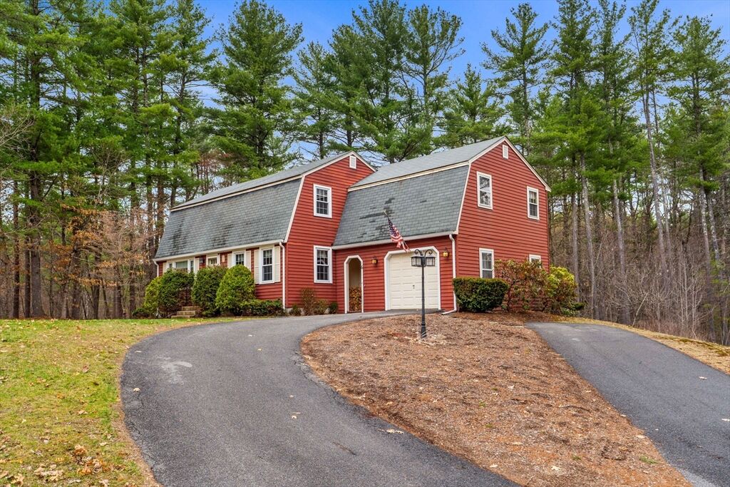 Property Photo:  6 Sirod Rd  NH 03087 