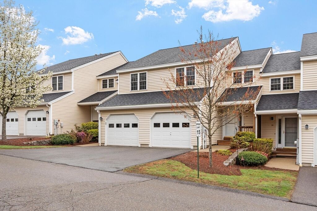 Property Photo:  33 Green Briar Rd 33  MA 01420 