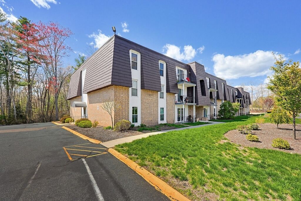 Property Photo:  23 Shadowbrook Ln 18  MA 01757 
