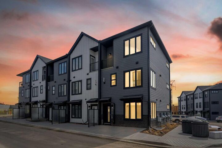120 Arbour Lake Court NW — photo 1