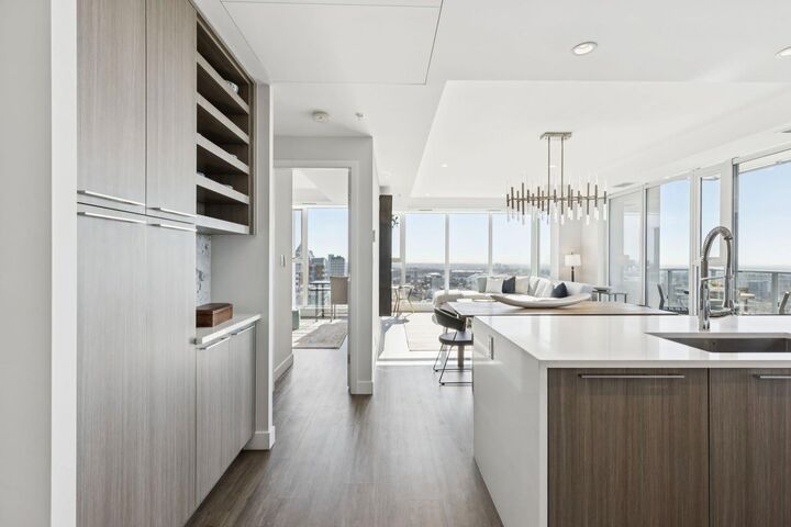 Property Photo:  930 16 Avenue SW 2804  AB T2R 1C9 