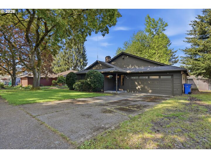 Property Photo:  403 NE 134th Pl  OR 97230 