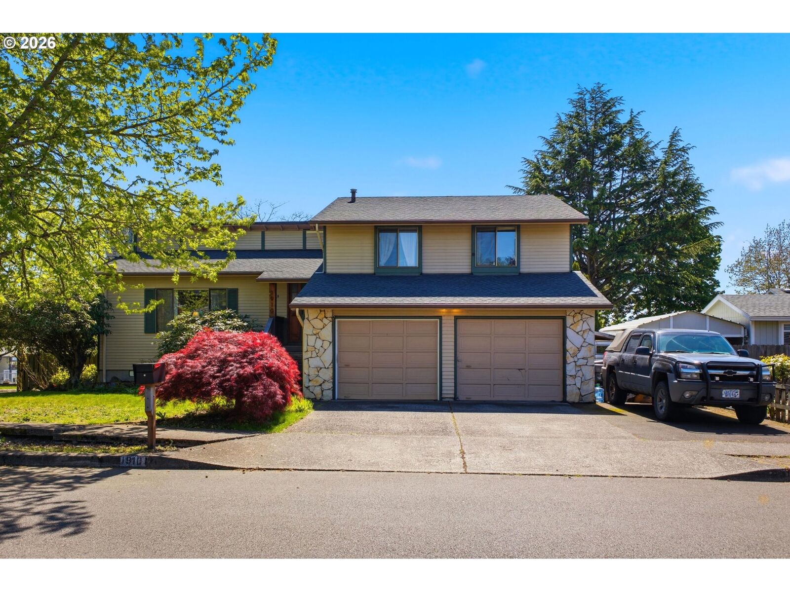 Property Photo:  1910 SW 3rd Dr  OR 97080 
