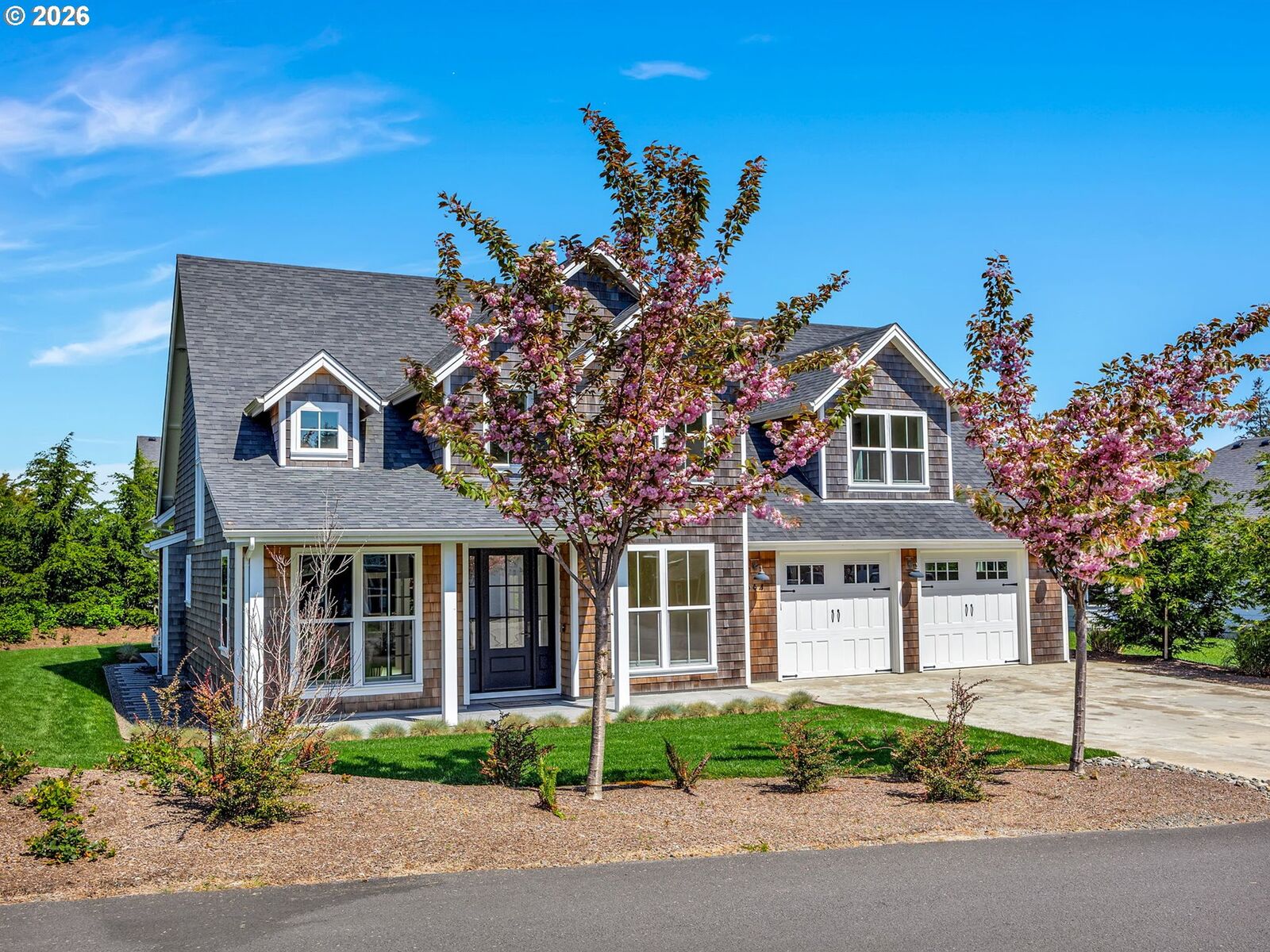 Property Photo:  664 10th St  OR 97138 