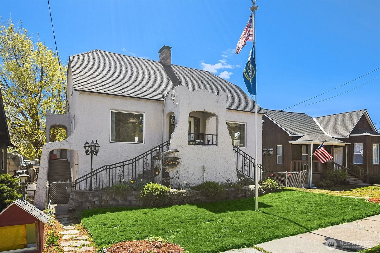 Property Photo:  109 W 3rd Street  WA 98922 