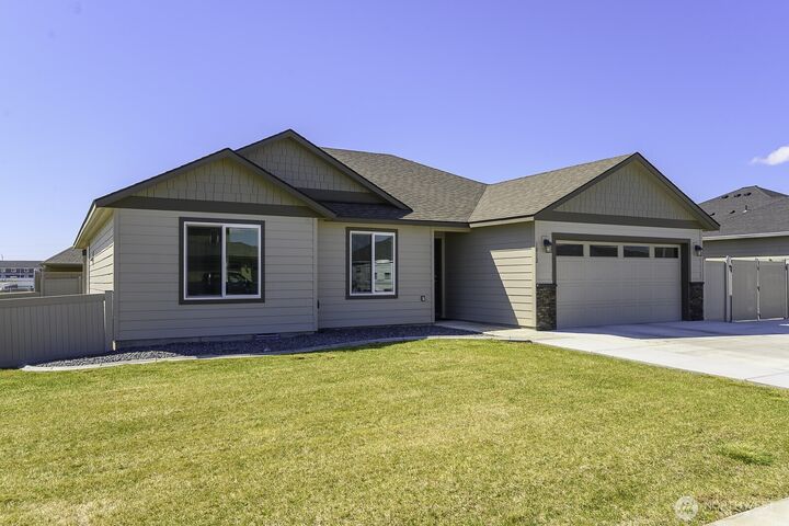 Property Photo:  1012  8th Avenue NE  WA 98823 