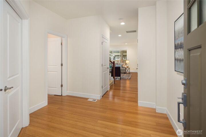 Property Photo:  12316 NE 86th Way 6  WA 98033 