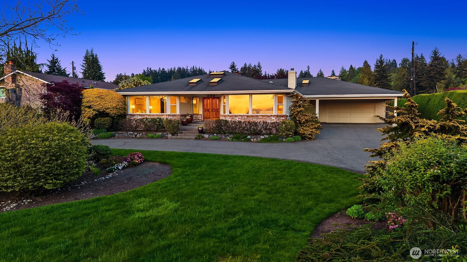Property Photo:  928  Mountain Lane  WA 98020 