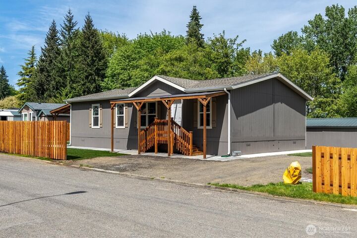 Property Photo:  101  Sir Lancelot Drive  WA 98611 
