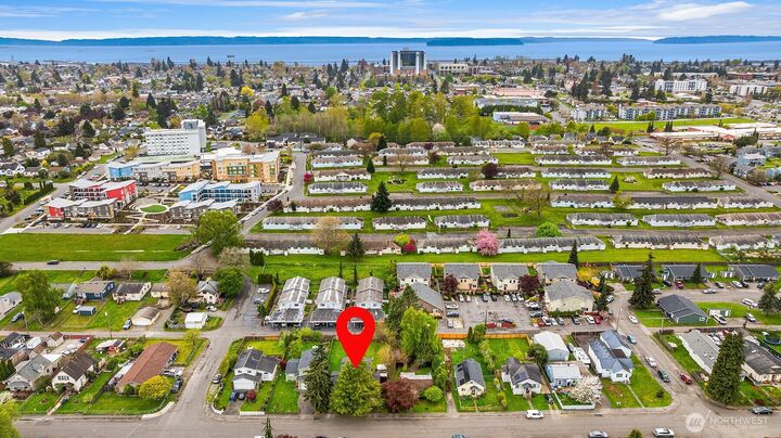 Property Photo:  1322  Maple Street  WA 98201 