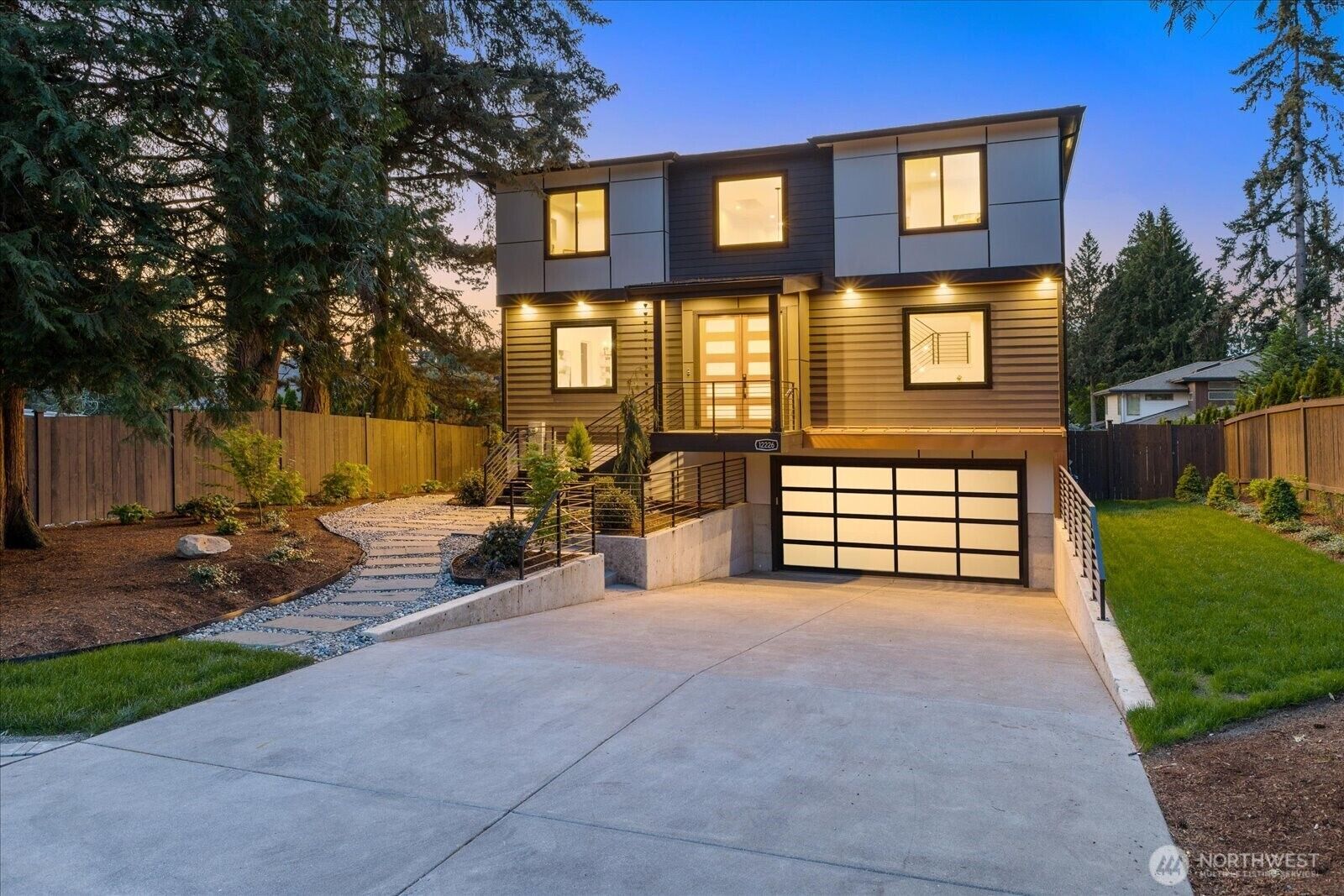 Property Photo:  12226 NE 70th Street  WA 98033 