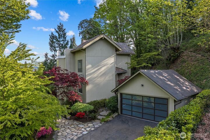 Property Photo:  4290  Shoreclub Drive  WA 98040 