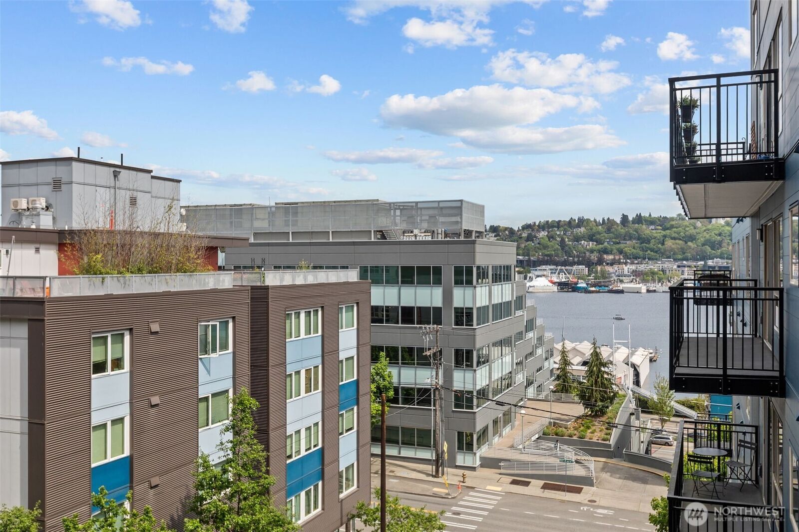 Property Photo:  701  Galer Street 505  WA 98109 