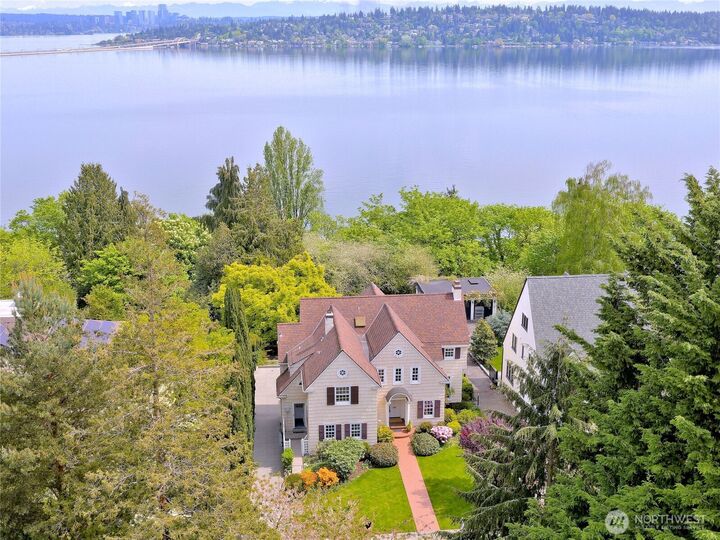 Property Photo:  3010  Cascadia Avenue S  WA 98144 