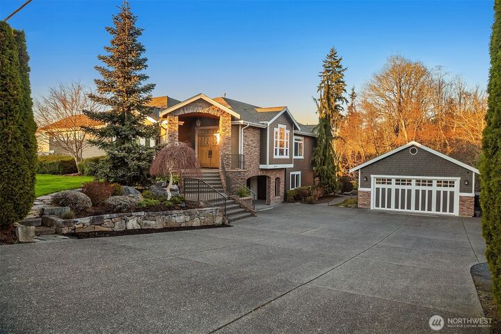 Property Photo:  17003  Talbot Road  WA 98026 