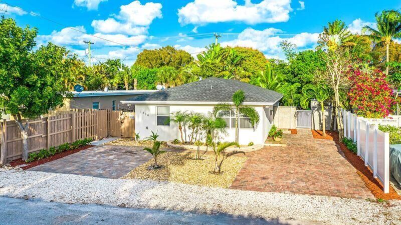 Property Photo:  1306 NE 14th Avenue 2  FL 33304 
